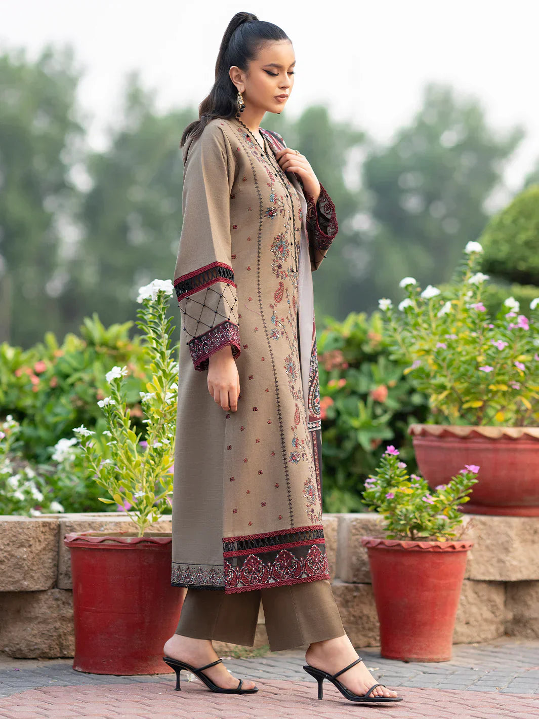 Lawn 3PC Embroidered With Digital Printed Jauqard Dupatta- 5238
