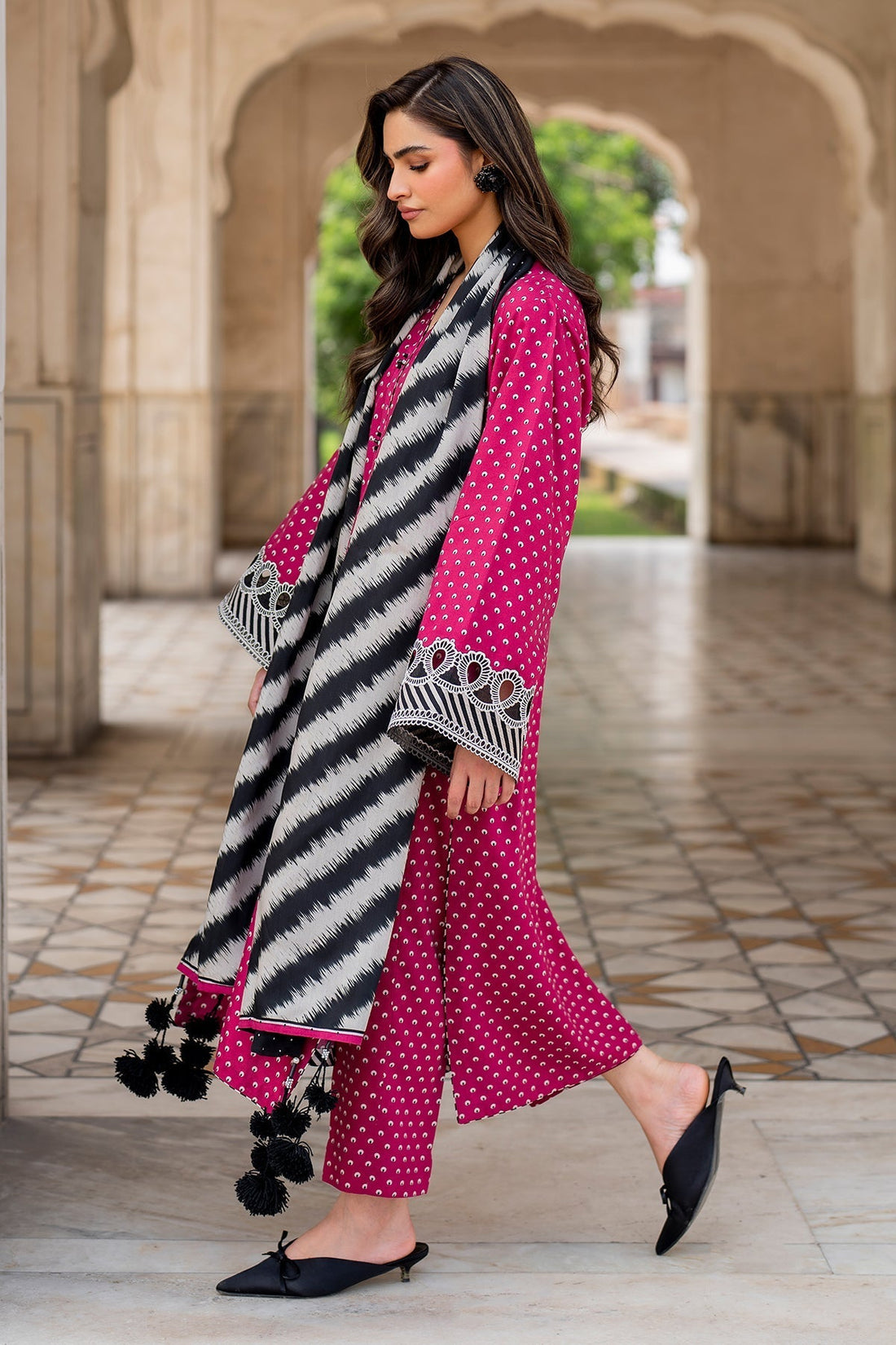 3PC LAWN PRINTED SHIRT WITH LAWN PRINTED DUAPTTA AND TROUSER-4005