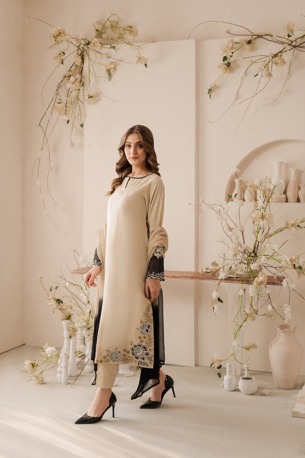 Lawn-3PC Embroidered Shirt with Chiffon Tie and Dye Dupatta- 5095